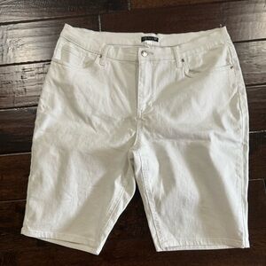 Bum Lifter Bermuda Short - Venus - 18